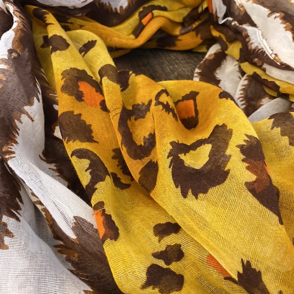 Animal print scarf - Picture 3 of 3